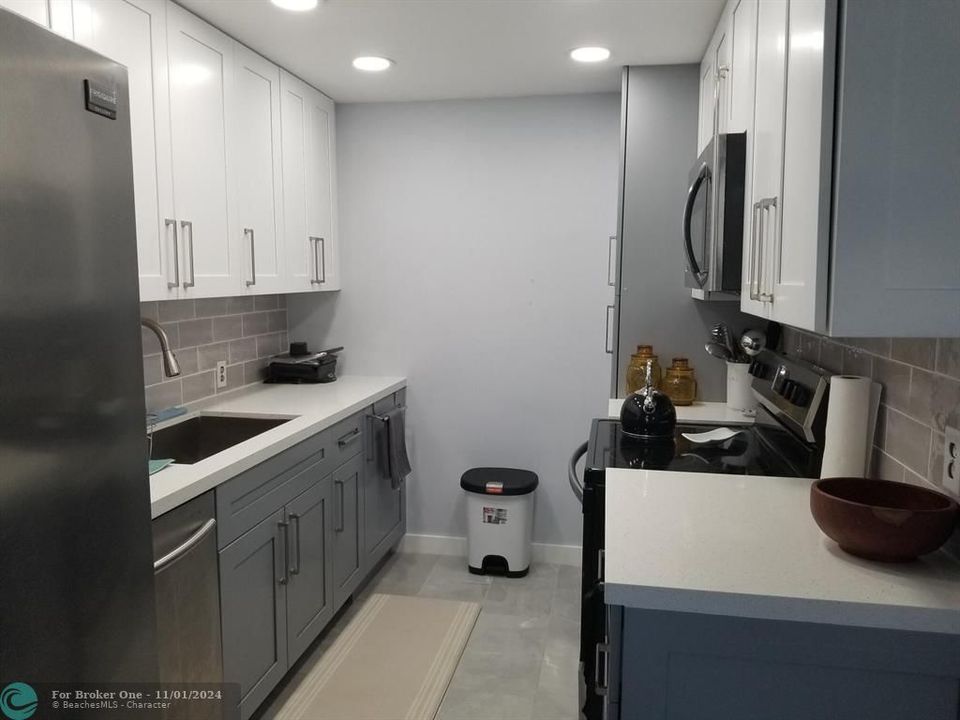 For Rent: $3,500 (2 beds, 1 baths, 880 Square Feet)