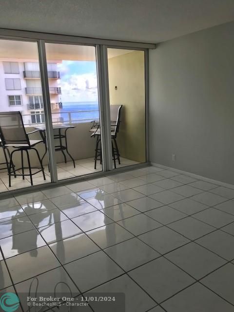 For Rent: $2,850 (2 beds, 2 baths, 970 Square Feet)