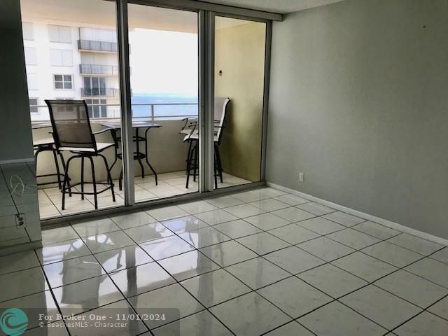 For Rent: $2,850 (2 beds, 2 baths, 970 Square Feet)