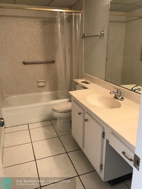 For Rent: $2,850 (2 beds, 2 baths, 970 Square Feet)