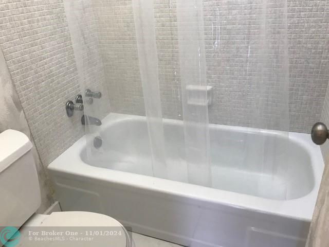 For Rent: $2,850 (2 beds, 2 baths, 970 Square Feet)