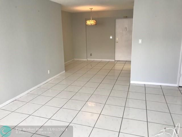 For Rent: $2,850 (2 beds, 2 baths, 970 Square Feet)