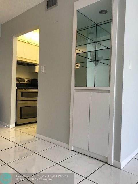 For Rent: $2,850 (2 beds, 2 baths, 970 Square Feet)