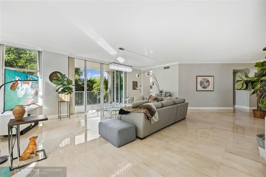 For Sale: $899,000 (2 beds, 2 baths, 1974 Square Feet)