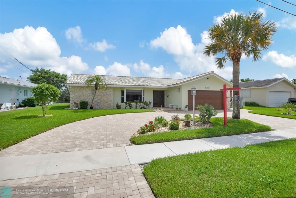 For Sale: $1,399,999 (3 beds, 2 baths, 1861 Square Feet)