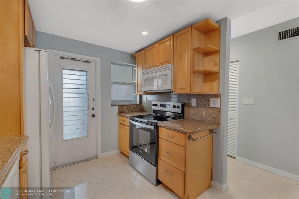 For Rent: $4,000 (2 beds, 2 baths, 1140 Square Feet)