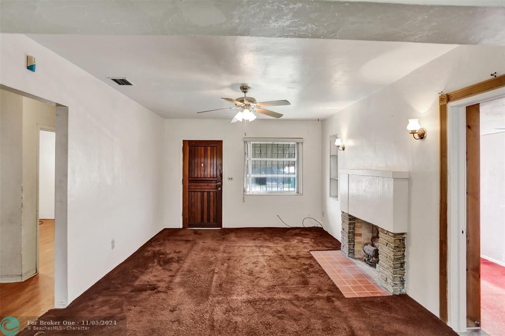 For Sale: $385,000 (3 beds, 1 baths, 1100 Square Feet)