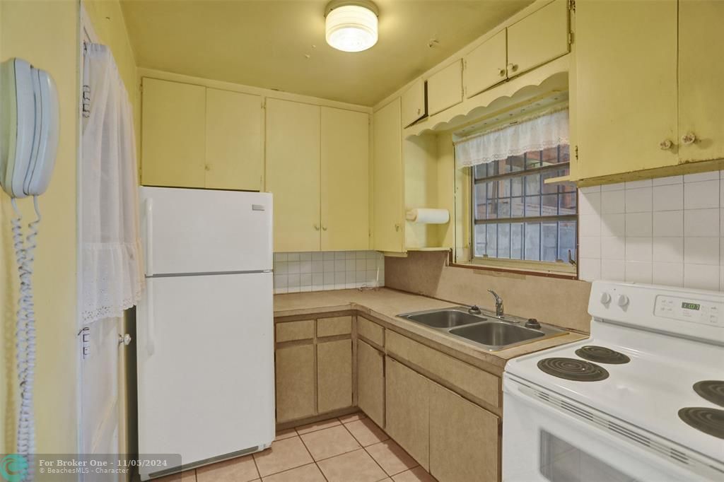 For Sale: $385,000 (3 beds, 1 baths, 1100 Square Feet)