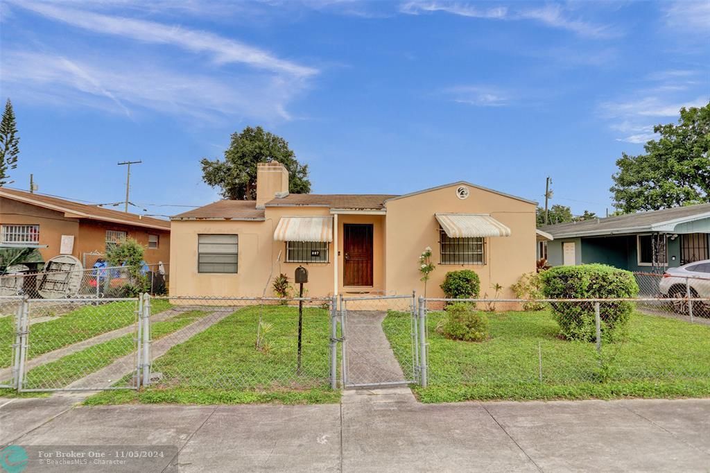 For Sale: $385,000 (3 beds, 1 baths, 1100 Square Feet)