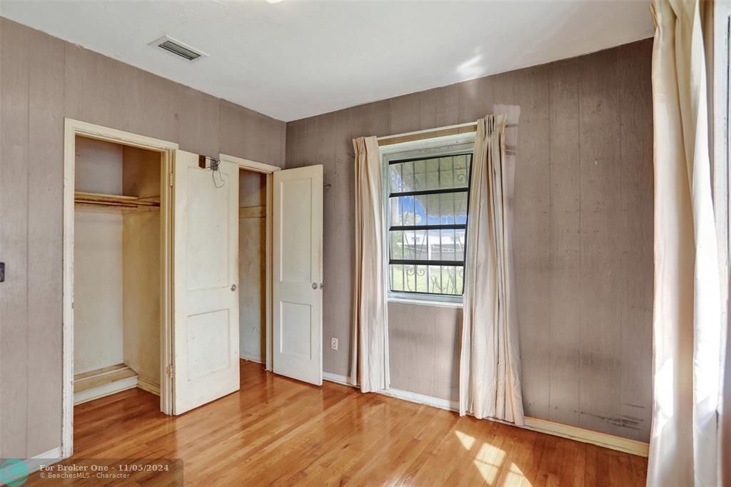 For Sale: $385,000 (3 beds, 1 baths, 1100 Square Feet)