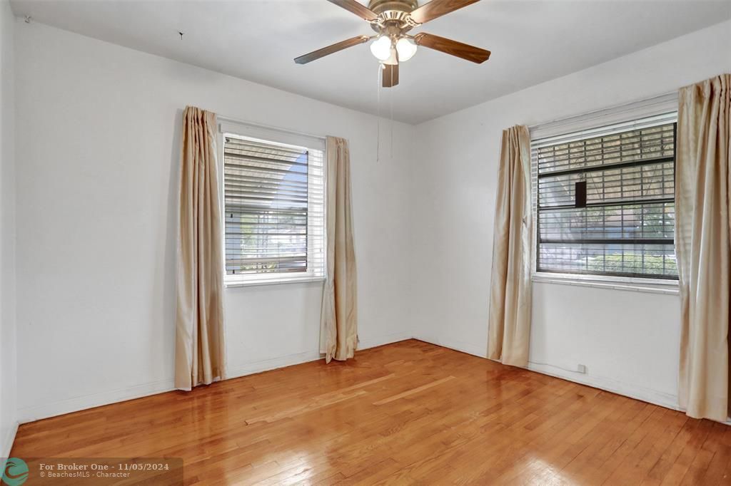 For Sale: $385,000 (3 beds, 1 baths, 1100 Square Feet)