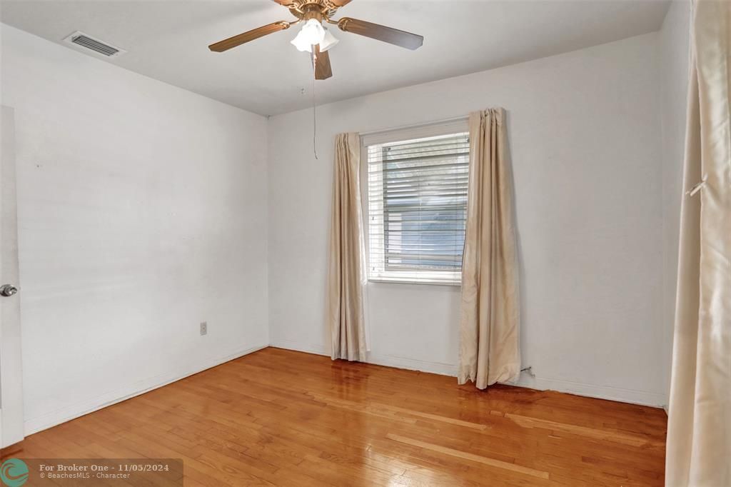 For Sale: $385,000 (3 beds, 1 baths, 1100 Square Feet)