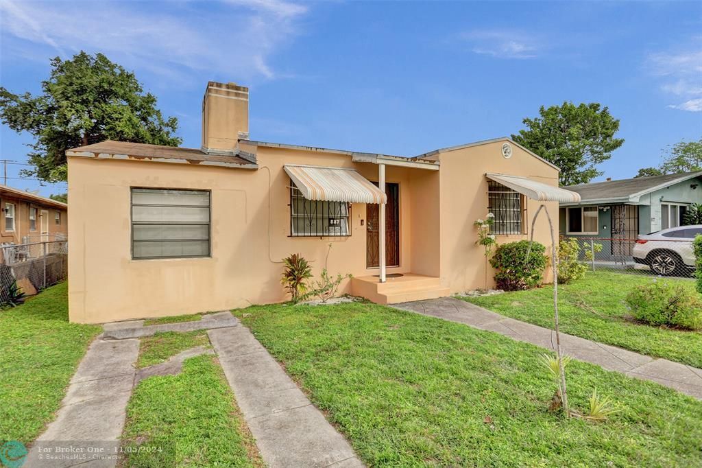 For Sale: $385,000 (3 beds, 1 baths, 1100 Square Feet)