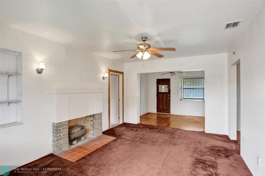 For Sale: $385,000 (3 beds, 1 baths, 1100 Square Feet)