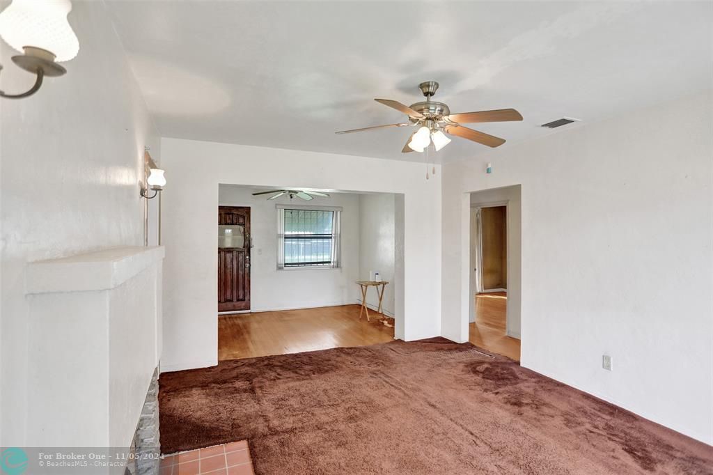 For Sale: $385,000 (3 beds, 1 baths, 1100 Square Feet)