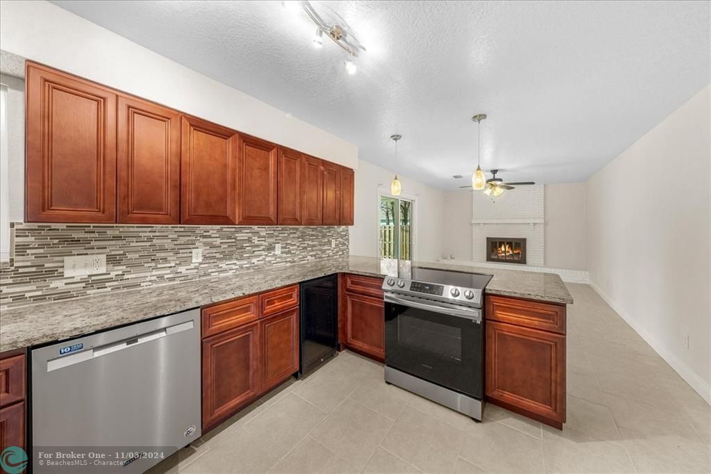 For Sale: $339,900 (3 beds, 2 baths, 1797 Square Feet)