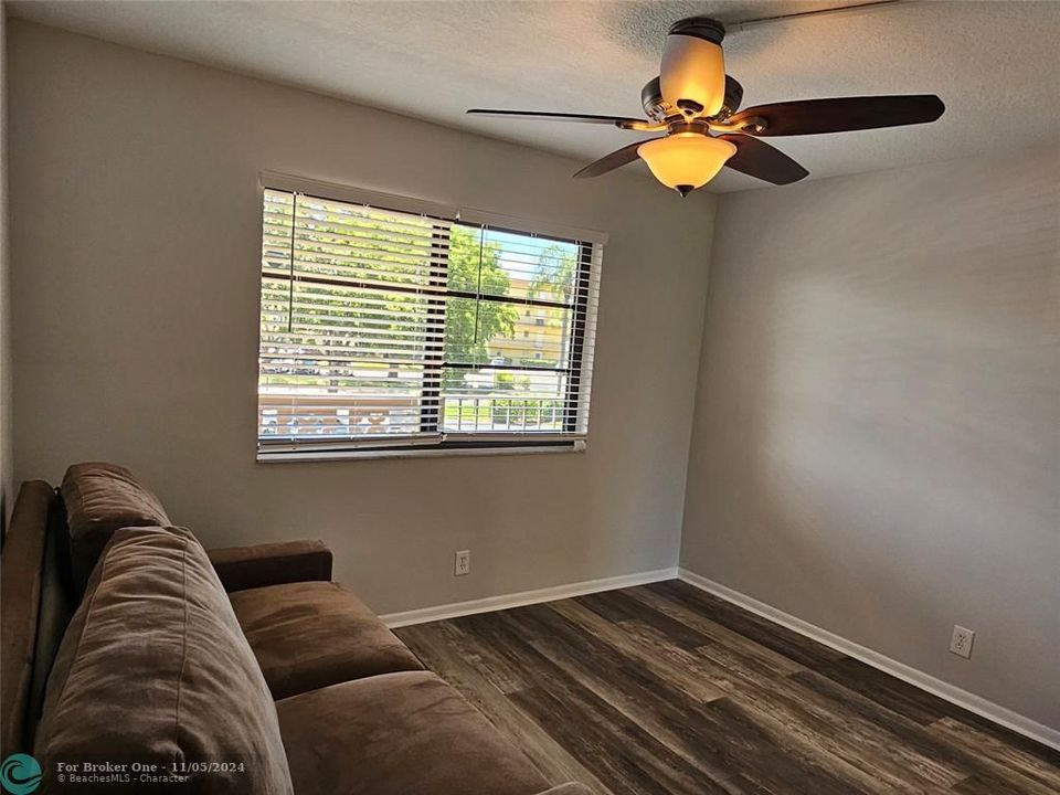 For Sale: $249,000 (2 beds, 2 baths, 1000 Square Feet)