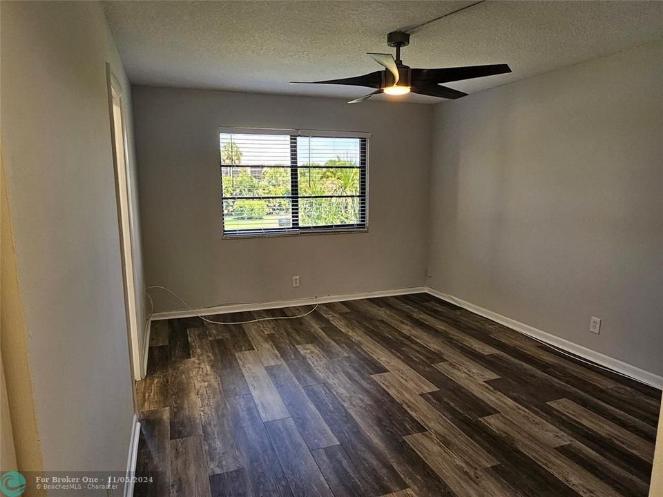 For Sale: $249,000 (2 beds, 2 baths, 1000 Square Feet)