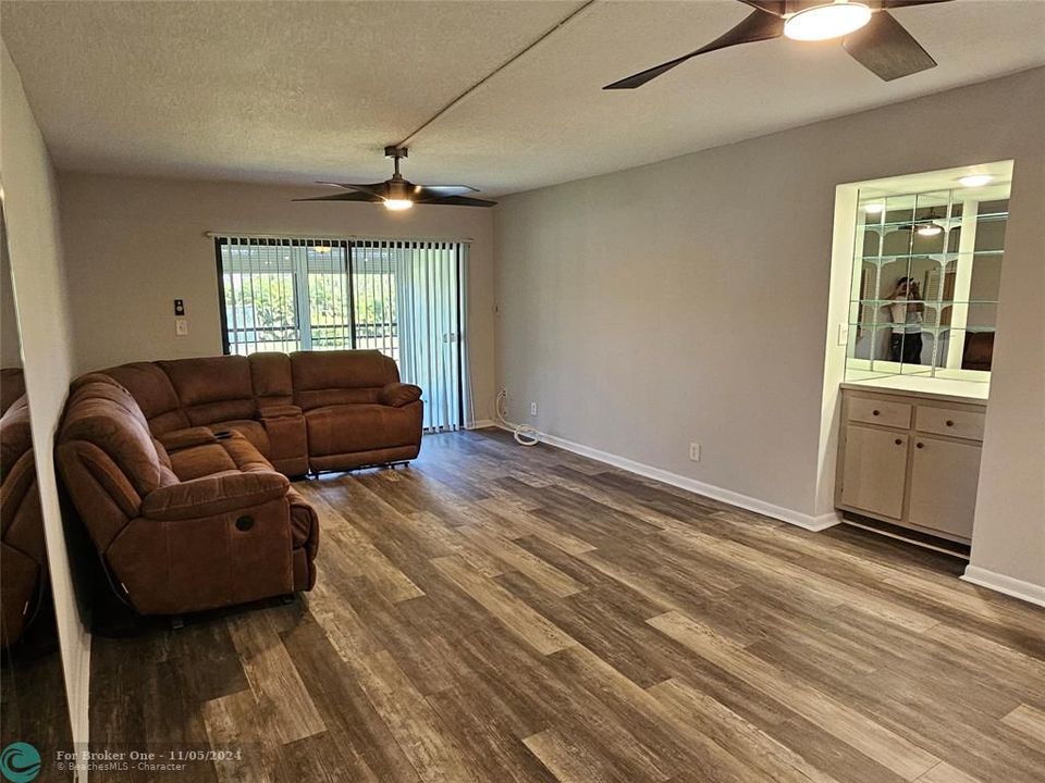 For Sale: $249,000 (2 beds, 2 baths, 1000 Square Feet)