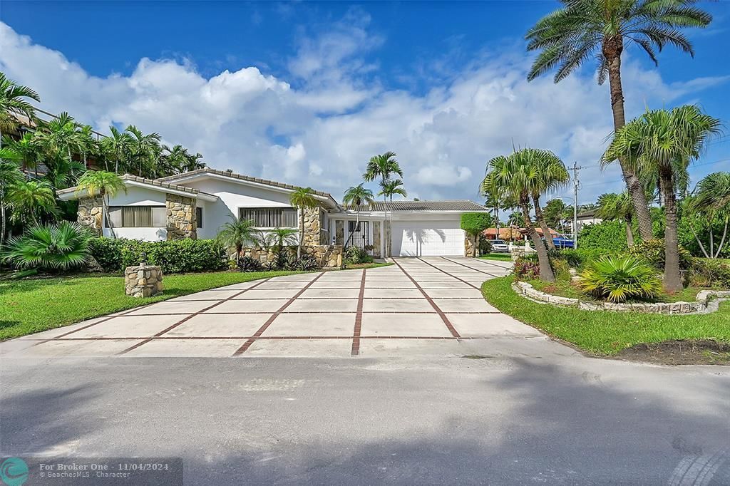 For Sale: $2,950,000 (3 beds, 3 baths, 2274 Square Feet)