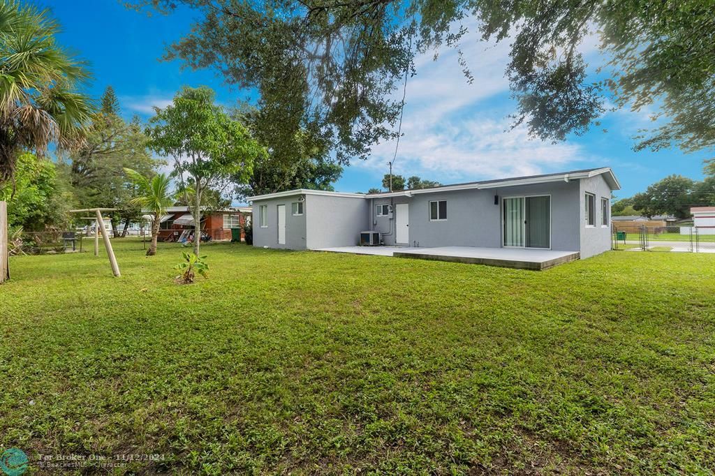 For Sale: $425,000 (3 beds, 2 baths, 1143 Square Feet)