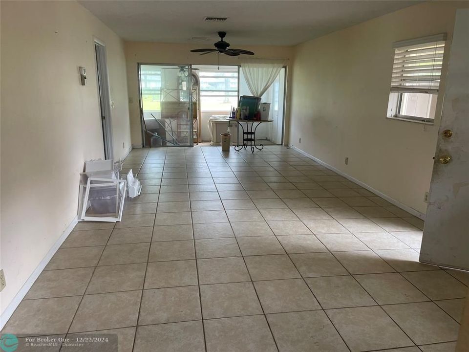 For Sale: $239,000 (2 beds, 2 baths, 980 Square Feet)