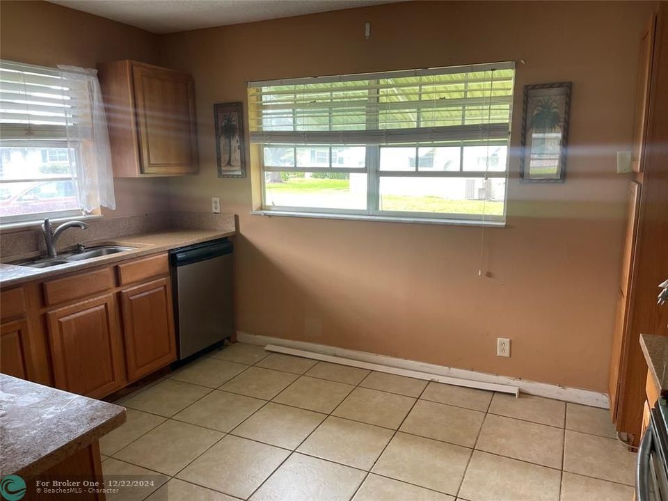 For Sale: $239,000 (2 beds, 2 baths, 980 Square Feet)