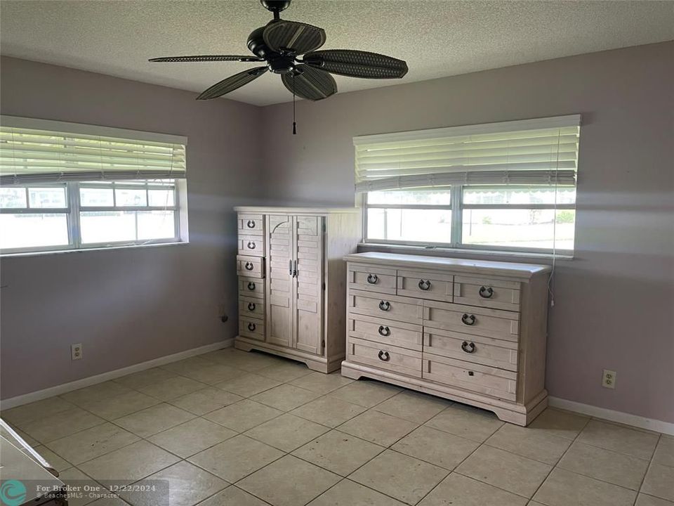 For Sale: $239,000 (2 beds, 2 baths, 980 Square Feet)