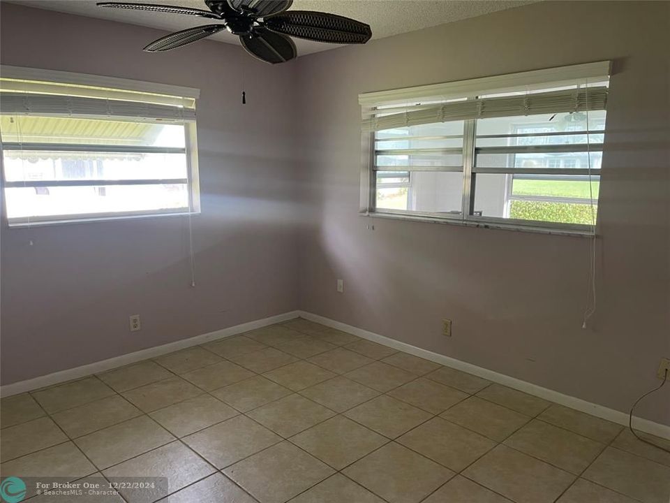 For Sale: $239,000 (2 beds, 2 baths, 980 Square Feet)