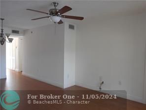 For Sale: $269,000 (2 beds, 2 baths, 806 Square Feet)