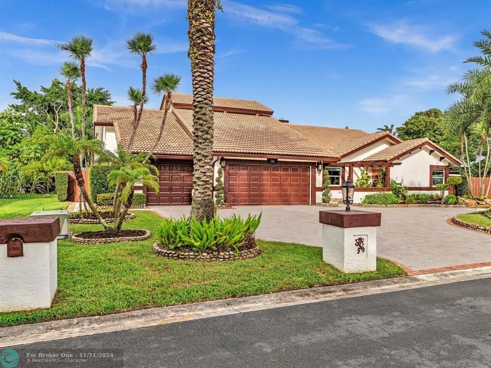 For Sale: $1,049,000 (5 beds, 3 baths, 4087 Square Feet)