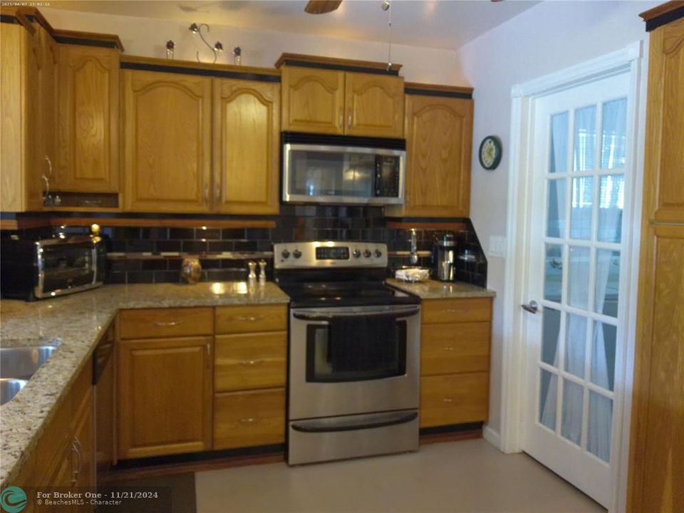 For Sale: $404,560 (2 beds, 2 baths, 1418 Square Feet)