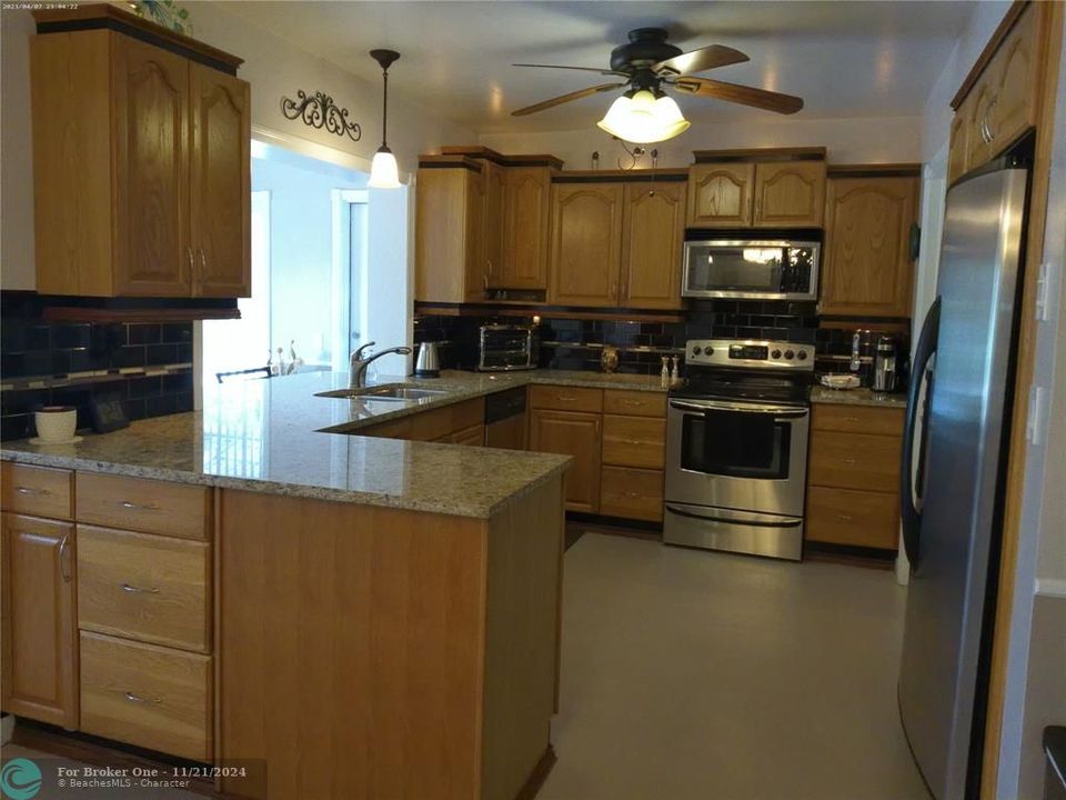 For Sale: $404,560 (2 beds, 2 baths, 1418 Square Feet)