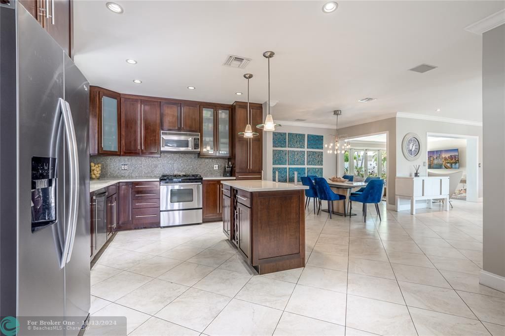 Active With Contract: $5,800 (3 beds, 2 baths, 1822 Square Feet)