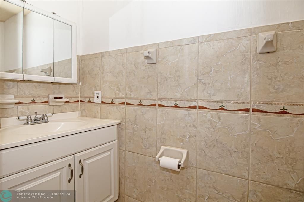 For Sale: $385,000 (3 beds, 1 baths, 1050 Square Feet)