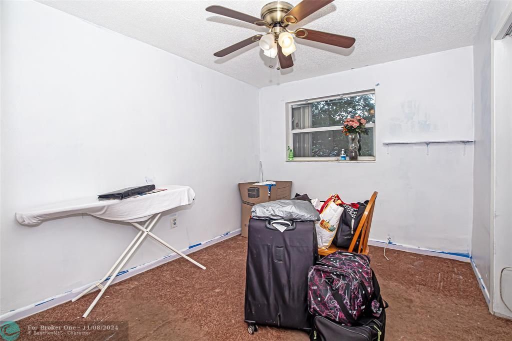 For Sale: $385,000 (3 beds, 1 baths, 1050 Square Feet)