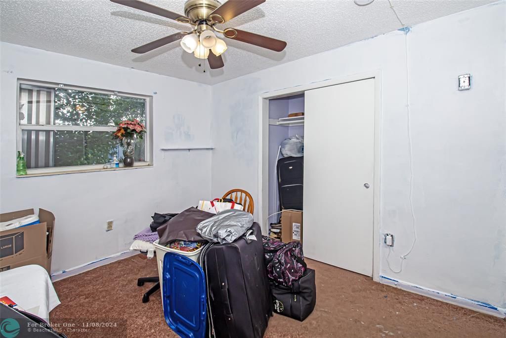 For Sale: $385,000 (3 beds, 1 baths, 1050 Square Feet)