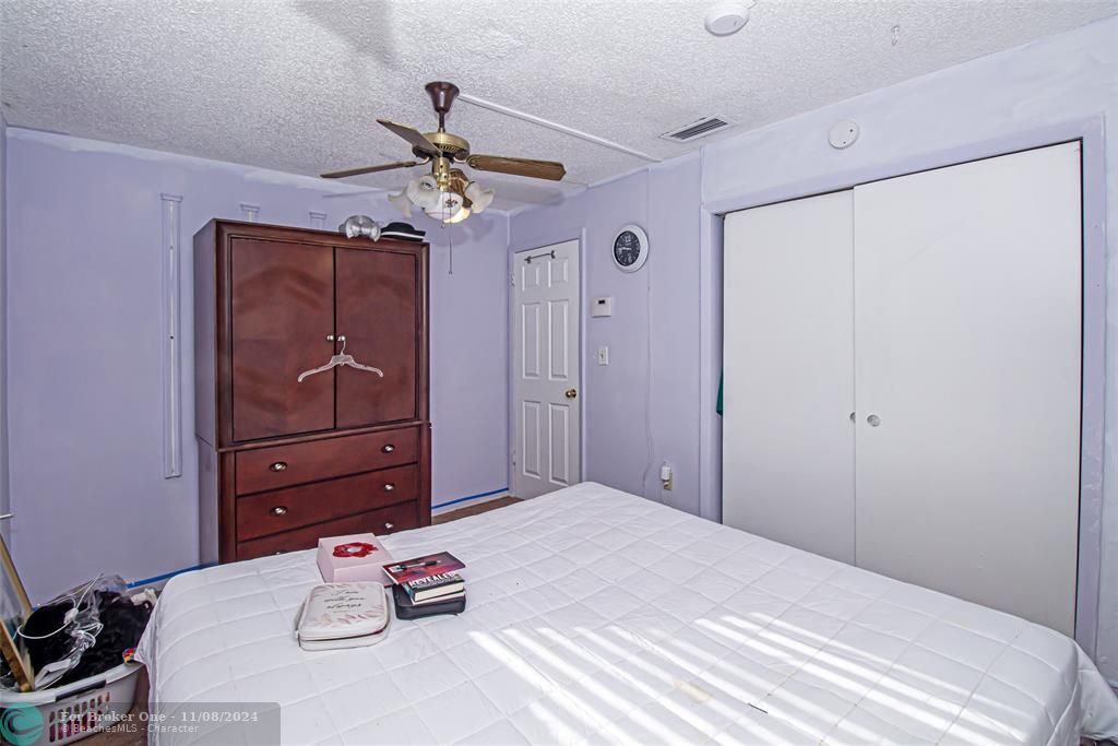 For Sale: $385,000 (3 beds, 1 baths, 1050 Square Feet)