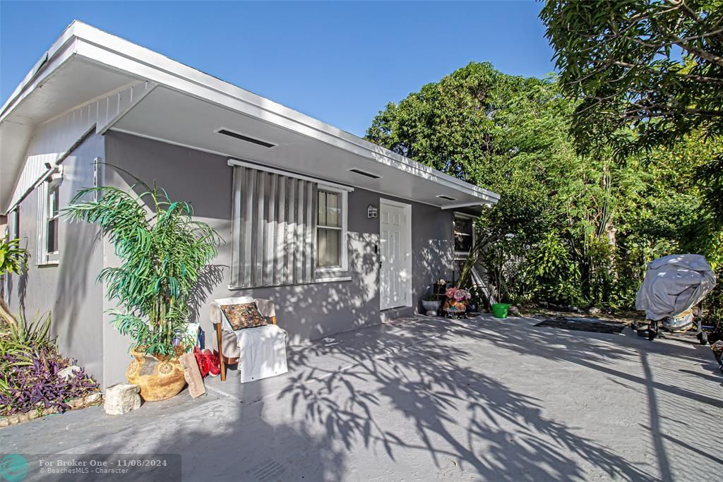 For Sale: $385,000 (3 beds, 1 baths, 1050 Square Feet)