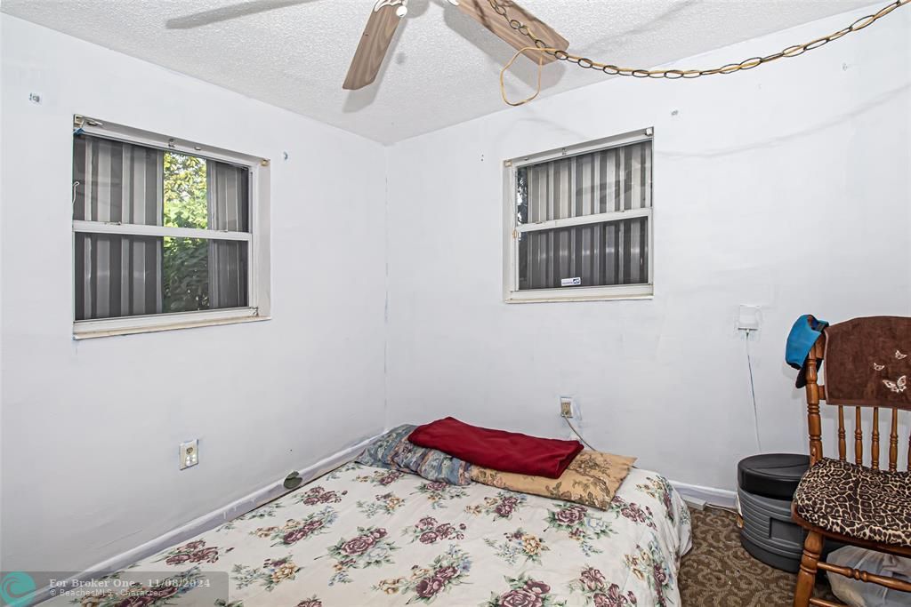 For Sale: $385,000 (3 beds, 1 baths, 1050 Square Feet)