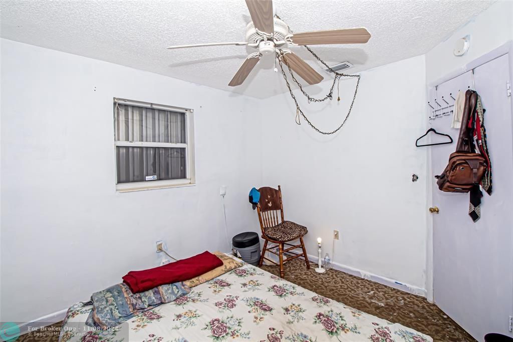 For Sale: $385,000 (3 beds, 1 baths, 1050 Square Feet)