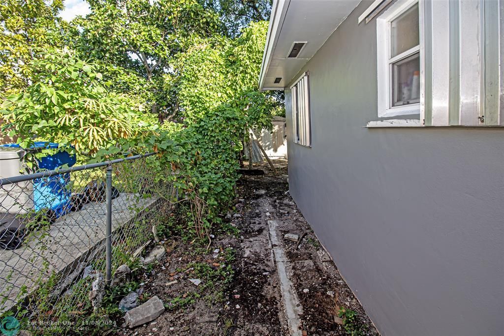 For Sale: $385,000 (3 beds, 1 baths, 1050 Square Feet)