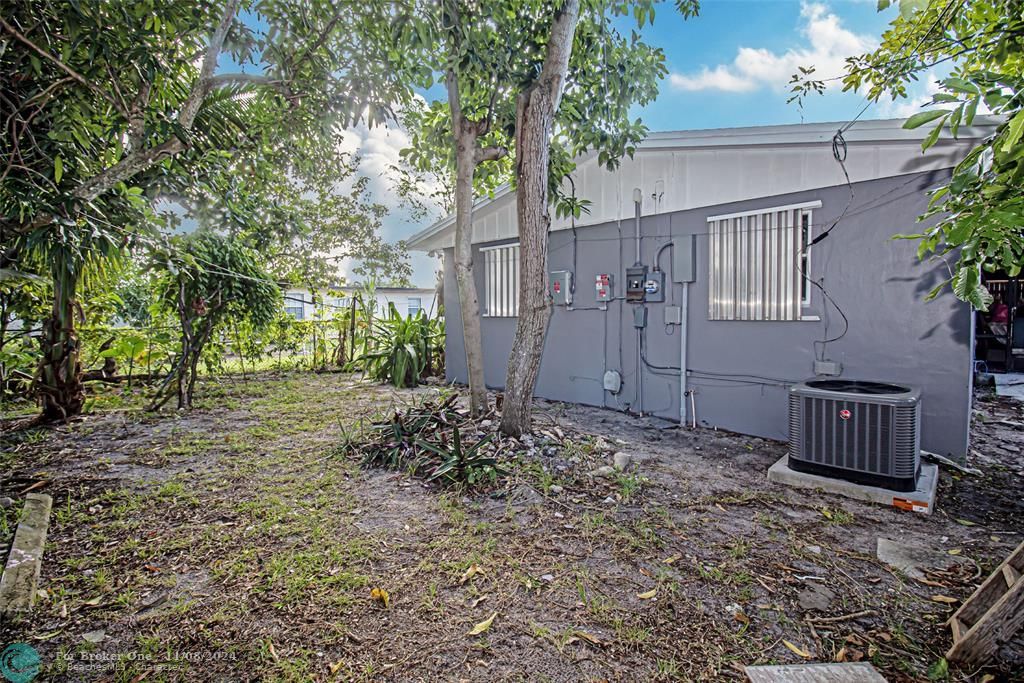 For Sale: $385,000 (3 beds, 1 baths, 1050 Square Feet)