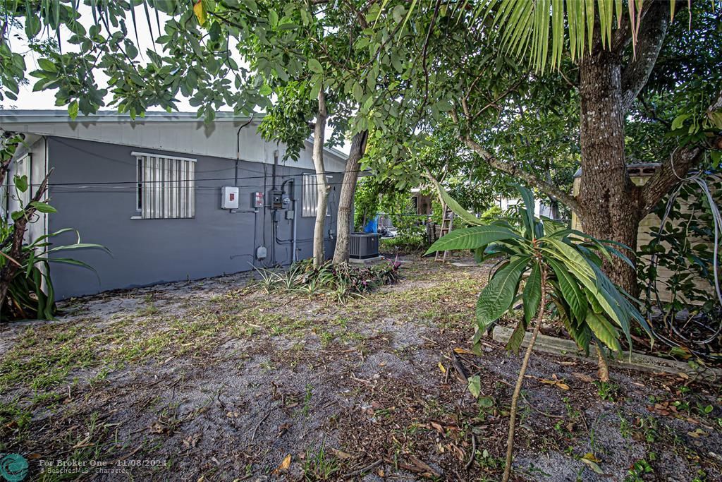 For Sale: $385,000 (3 beds, 1 baths, 1050 Square Feet)