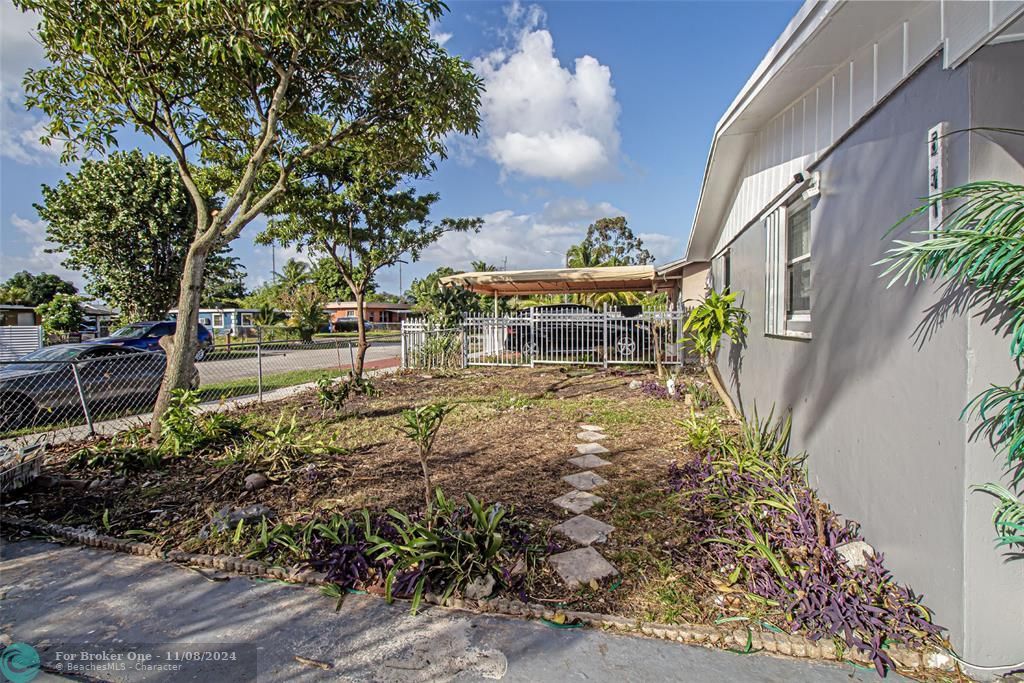 For Sale: $385,000 (3 beds, 1 baths, 1050 Square Feet)