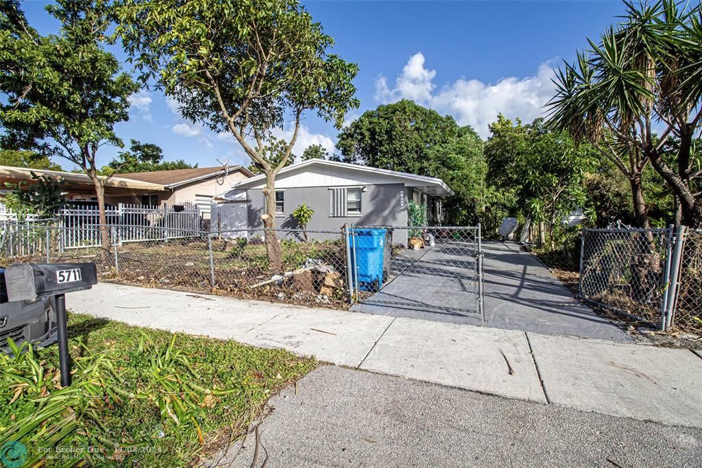 For Sale: $385,000 (3 beds, 1 baths, 1050 Square Feet)