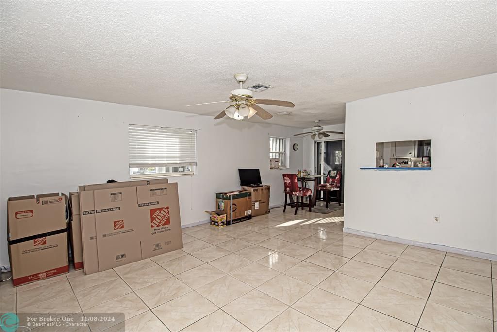 For Sale: $385,000 (3 beds, 1 baths, 1050 Square Feet)