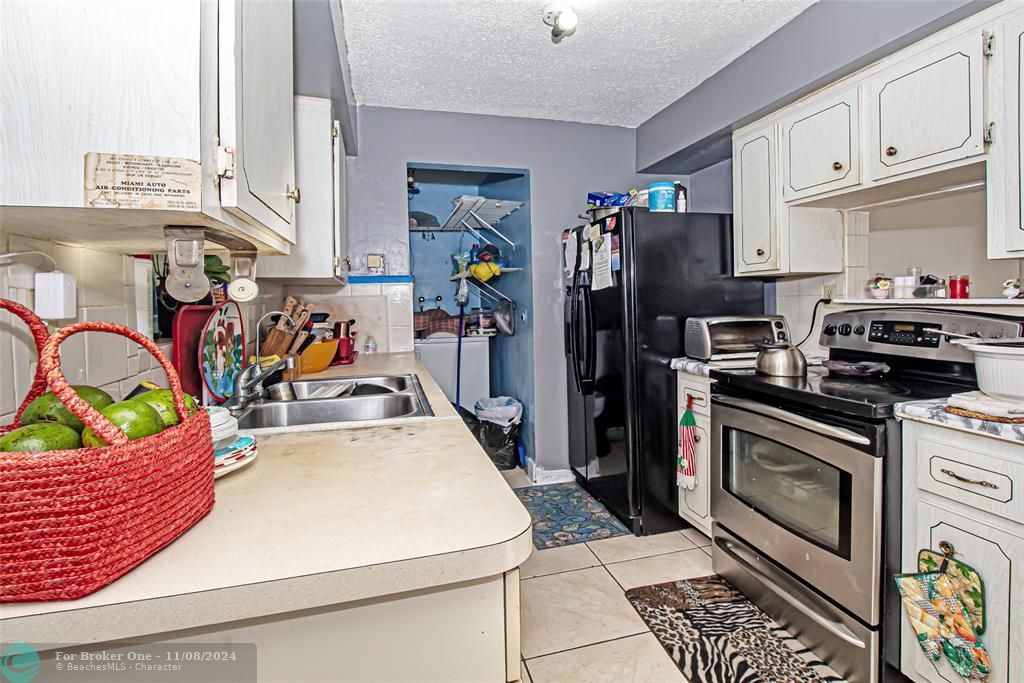 For Sale: $385,000 (3 beds, 1 baths, 1050 Square Feet)