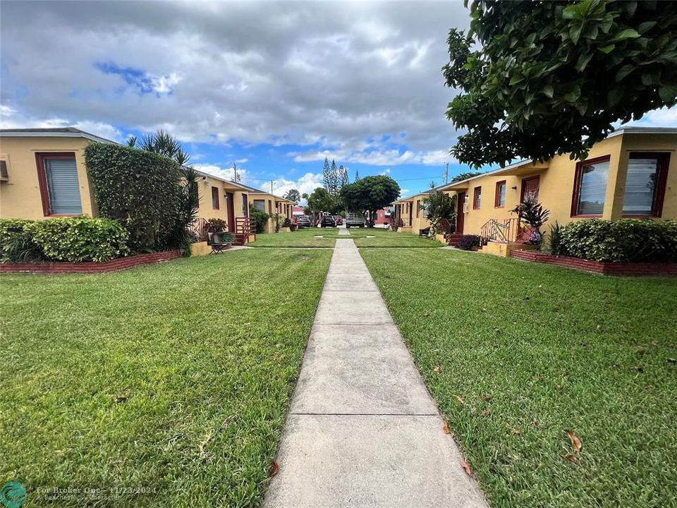 Active With Contract: $1,200 (0 beds, 1 baths, 242 Square Feet)