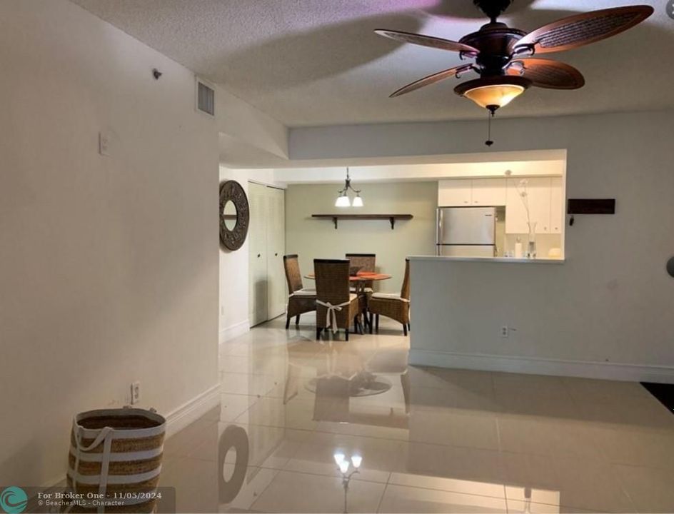 For Sale: $275,000 (2 beds, 2 baths, 1130 Square Feet)